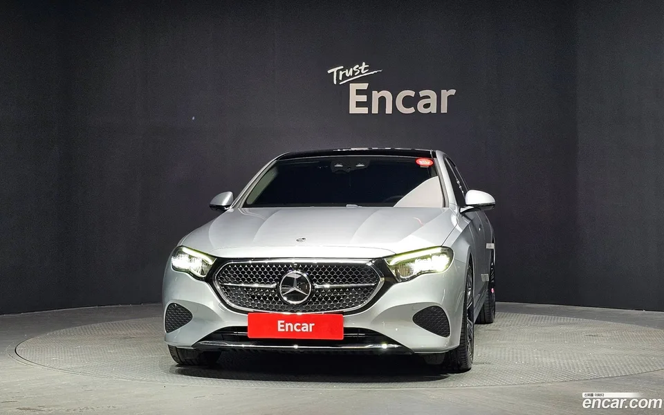 Mercedes-Benz E-Class E200 2024 — thumbnail 3