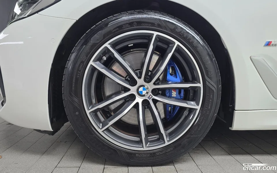 BMW 5 Series 520i M 2023 — thumbnail 2