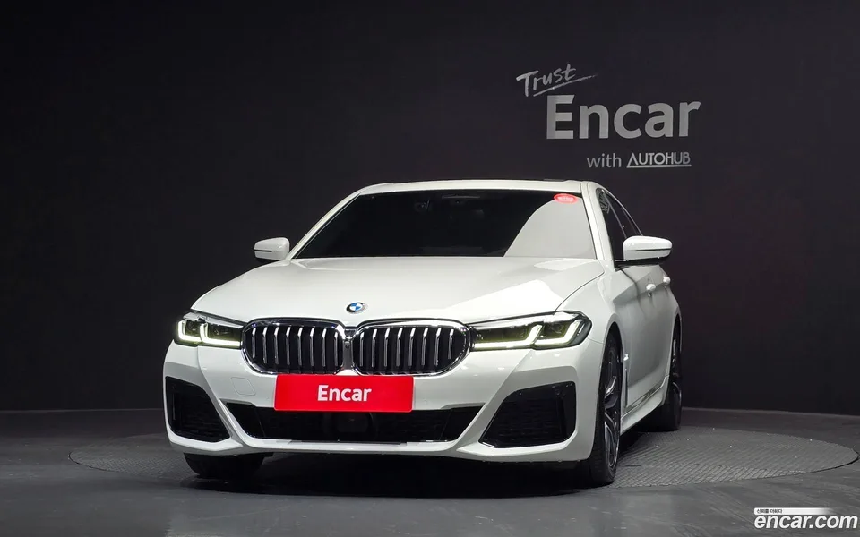 BMW 5 Series 520i M 2023 — thumbnail 3