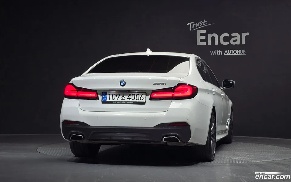 BMW 5 Series 520i M 2023 — thumbnail 4