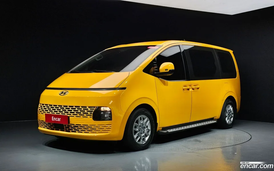 Hyundai Staria 4WD 11 2022 — photo 1, buy with delivery to Moscow