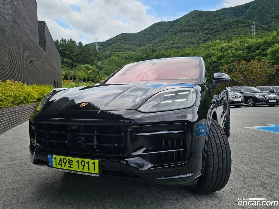 Porsche Cayenne 3.0 2024 — photo 1, buy with delivery to Moscow