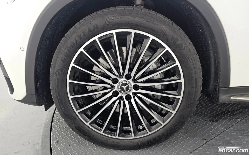Mercedes-Benz GLC-Class GLC300 4MATIC AMG Line 2024 — thumbnail 2