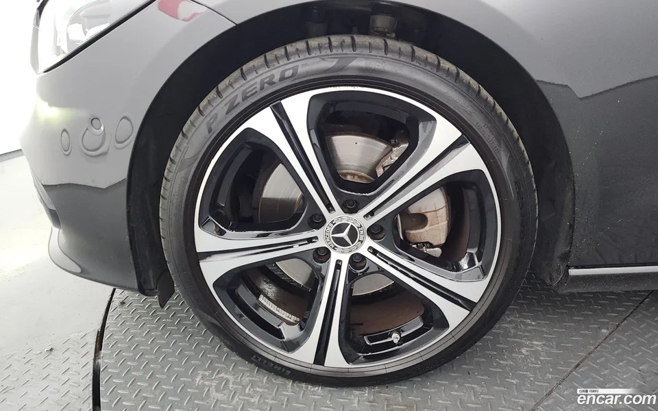 Mercedes-Benz C-Class C300 4MATIC 2023 — thumbnail 2