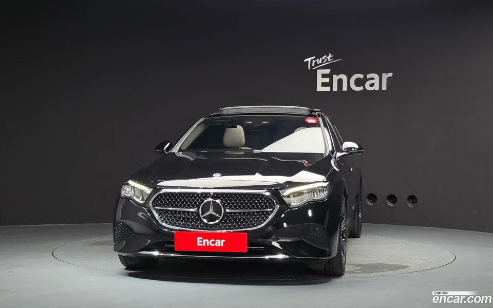 Mercedes-Benz E-Class E200 2025 — thumbnail 3