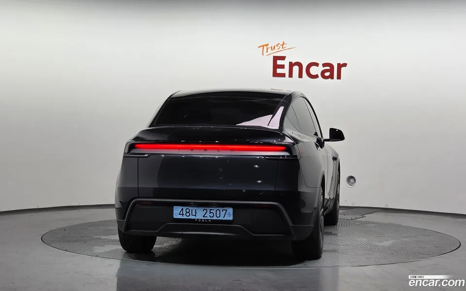 Tesla Model Y RWD 2025 — thumbnail 4