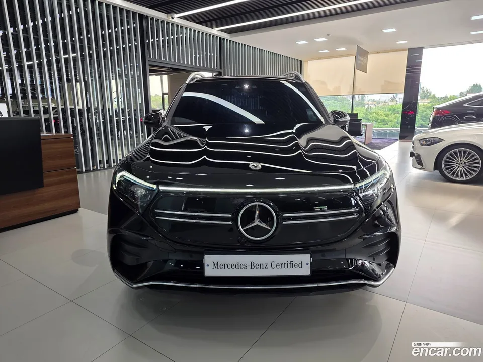 Mercedes-Benz EQB EQB300 4MATIC AMG 2023 — thumbnail 3