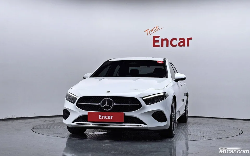 Mercedes-Benz A-Class A220 2024 — thumbnail 3