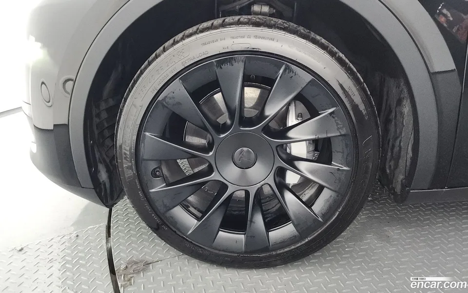 Tesla Model Y RWD 2023 — миниатюра 5