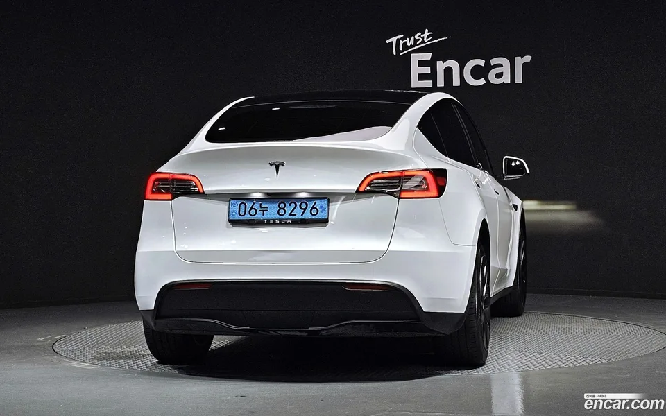 Tesla Model Y RWD 2023 — миниатюра 4