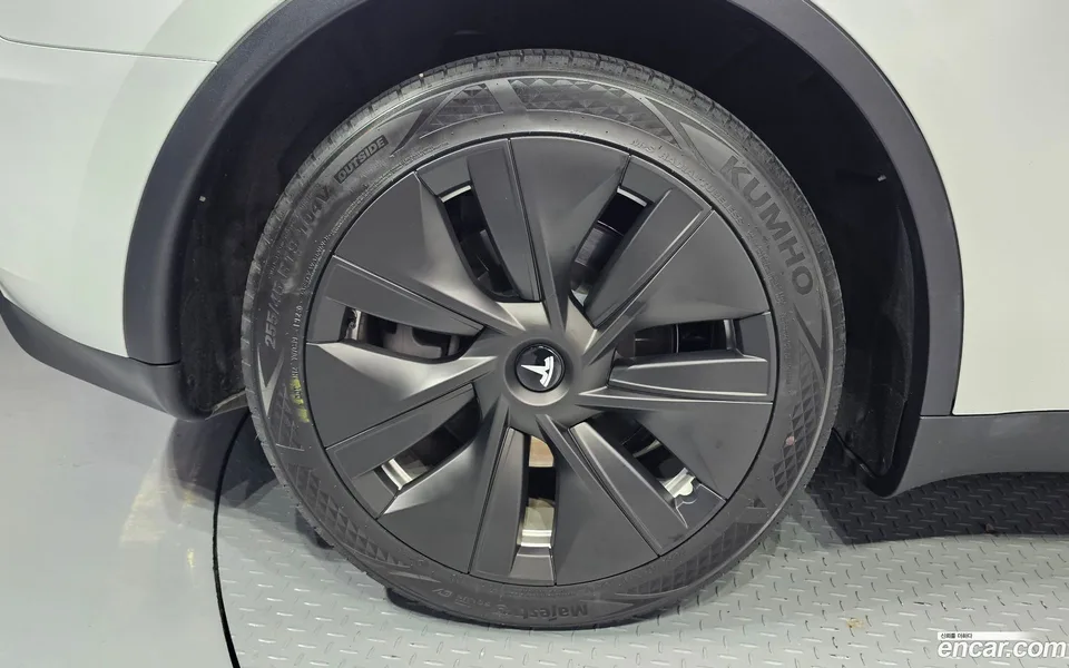 Tesla Model Y RWD 2023 — миниатюра 5