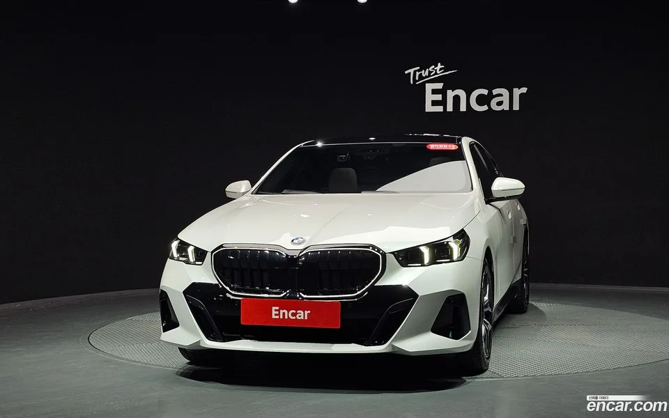 BMW 5 Series 520i 2025 — миниатюра 3