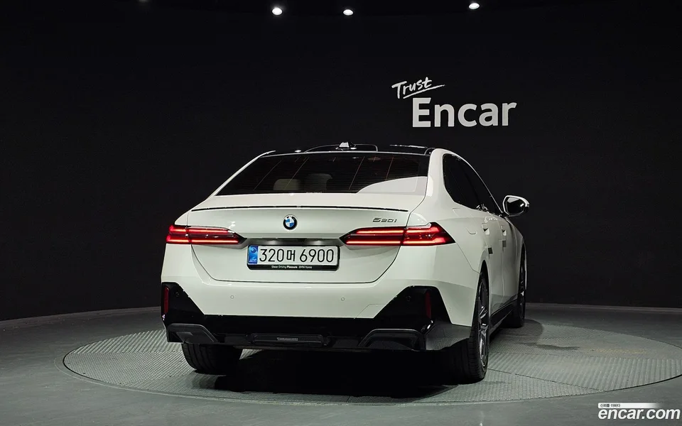 BMW 5 Series 520i 2025 — миниатюра 4