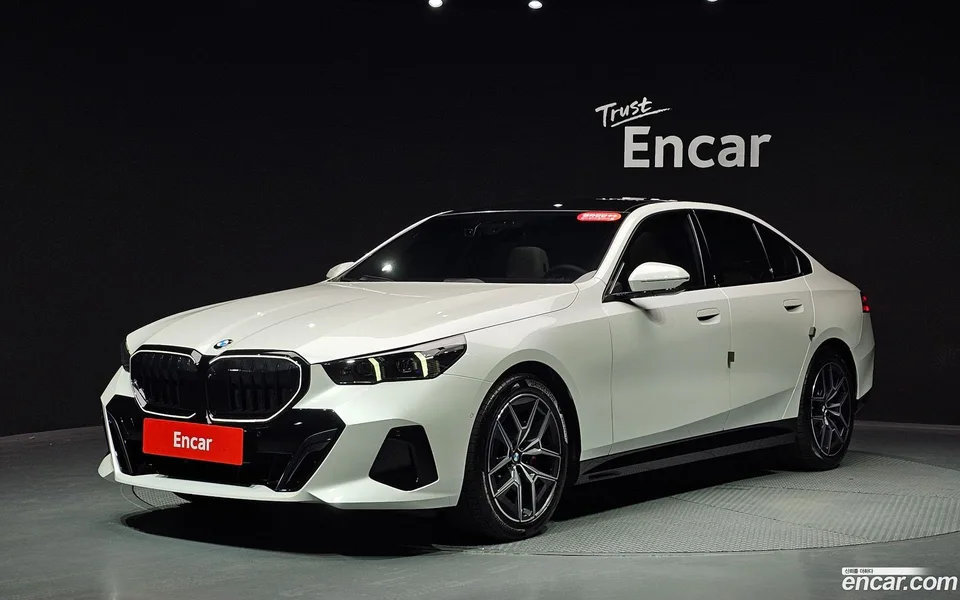 BMW 5 Series 520i 2025 — фото 1, купить с доставкой в Москву