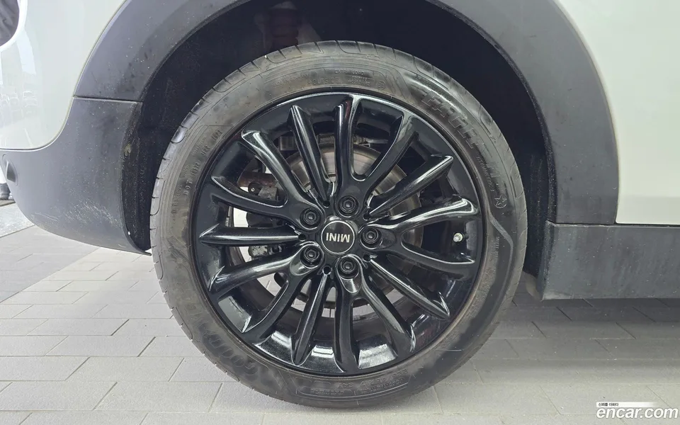 MINI Cooper Clubman 2023 — thumbnail 2