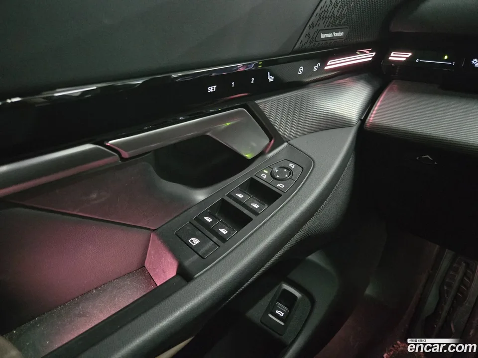 BMW 5 Series 520i M 2023 — thumbnail 4