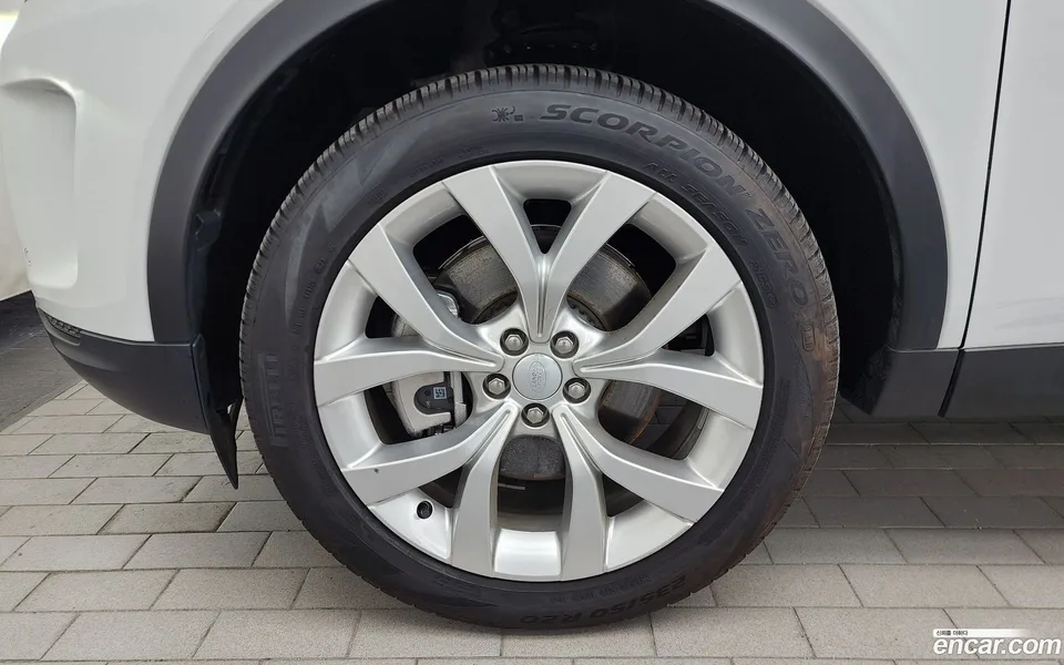 Land Rover Discovery Sport P250 SE 2023 — thumbnail 2