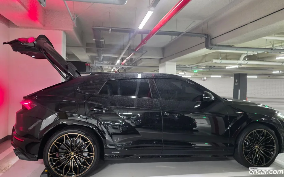 Lamborghini Urus 4.0 V8 SE 2026 — photo 1, buy with delivery to Moscow