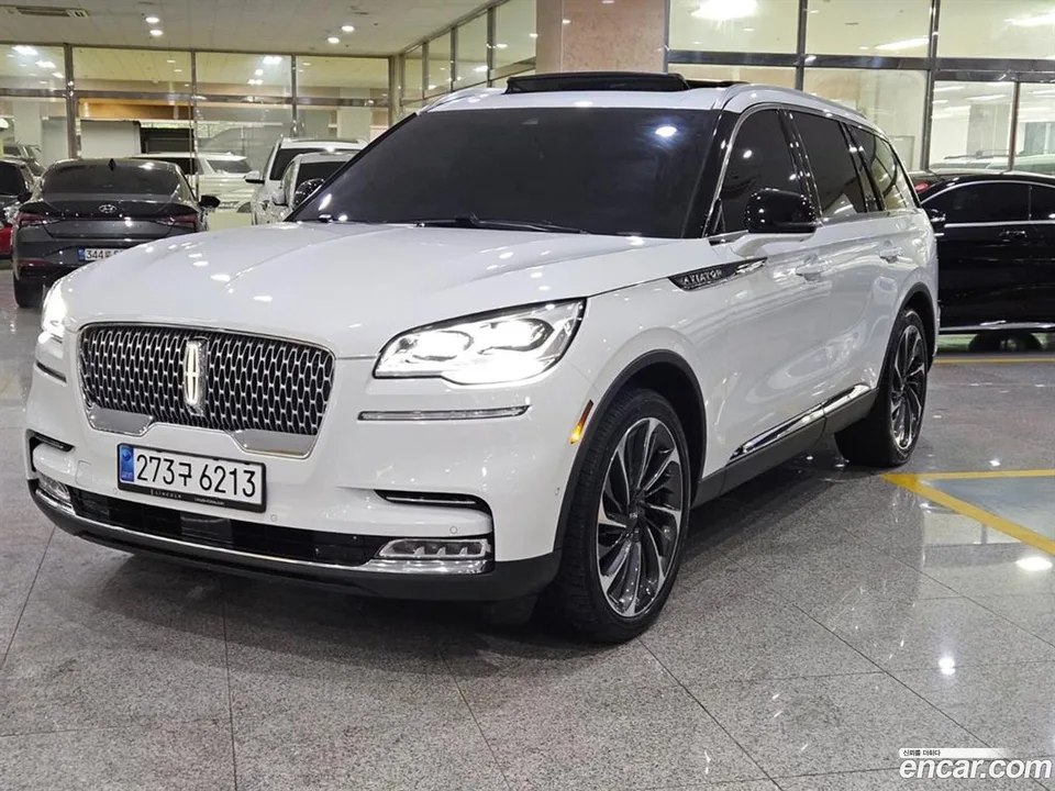 Lincoln Aviator 3.0 AWD 2023 — photo 1, buy with delivery to Moscow