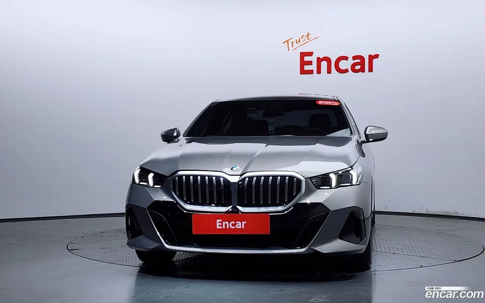 BMW 5 Series 520i M 2025 — thumbnail 3