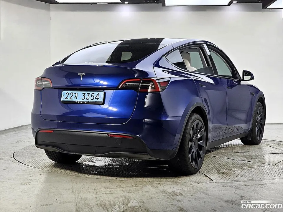 Tesla Model Y RWD 2024 — thumbnail 4