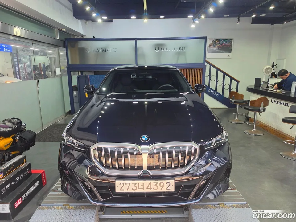 BMW 5 Series 520i M 2024 — thumbnail 3