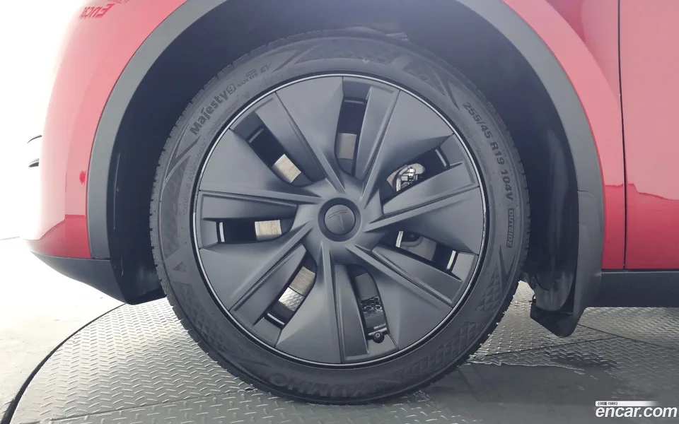 Tesla Model Y RWD 2024 — thumbnail 5