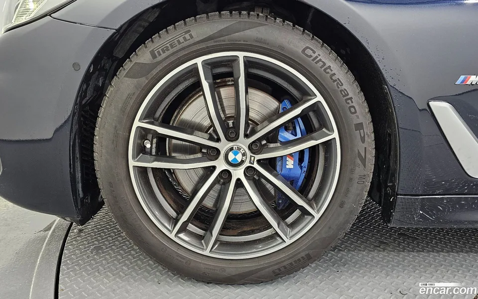 BMW 5 Series 520i M 2022 — thumbnail 2