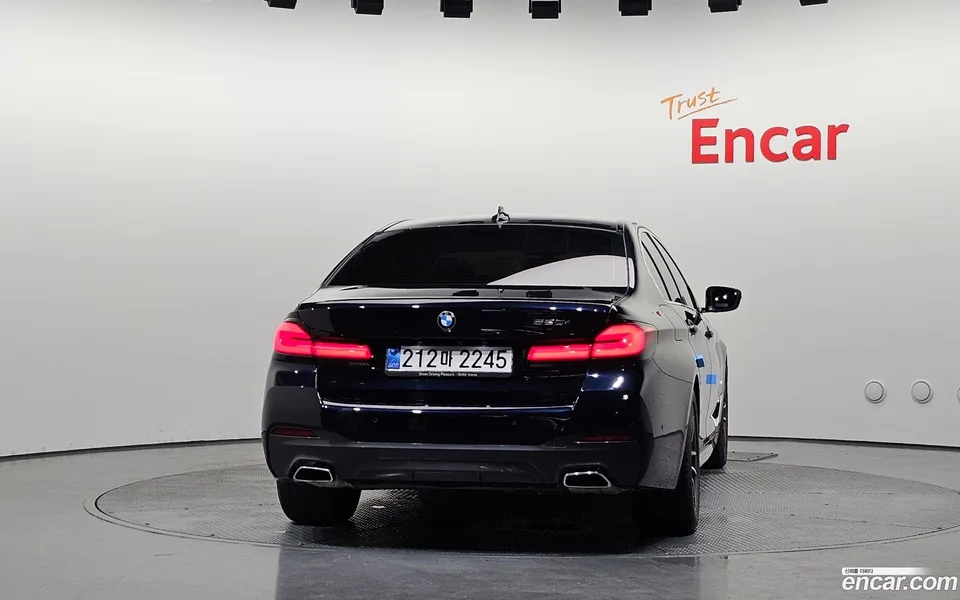 BMW 5 Series 520i M 2022 — thumbnail 4