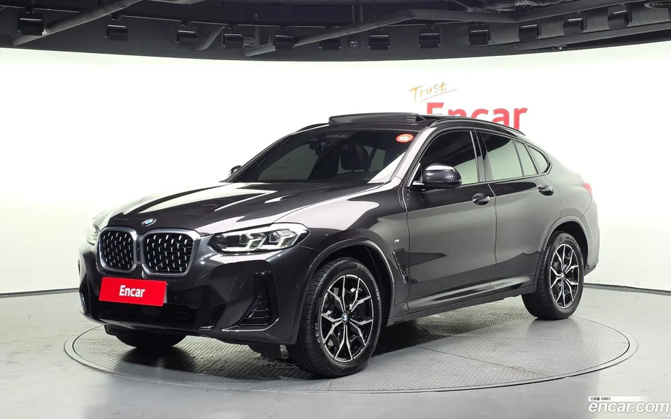 BMW X4 xDrive20i M 2022 — photo 1, buy with delivery to Moscow