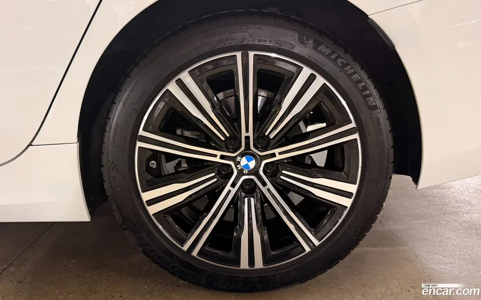 BMW 3 Series 320i 2025 — миниатюра 5