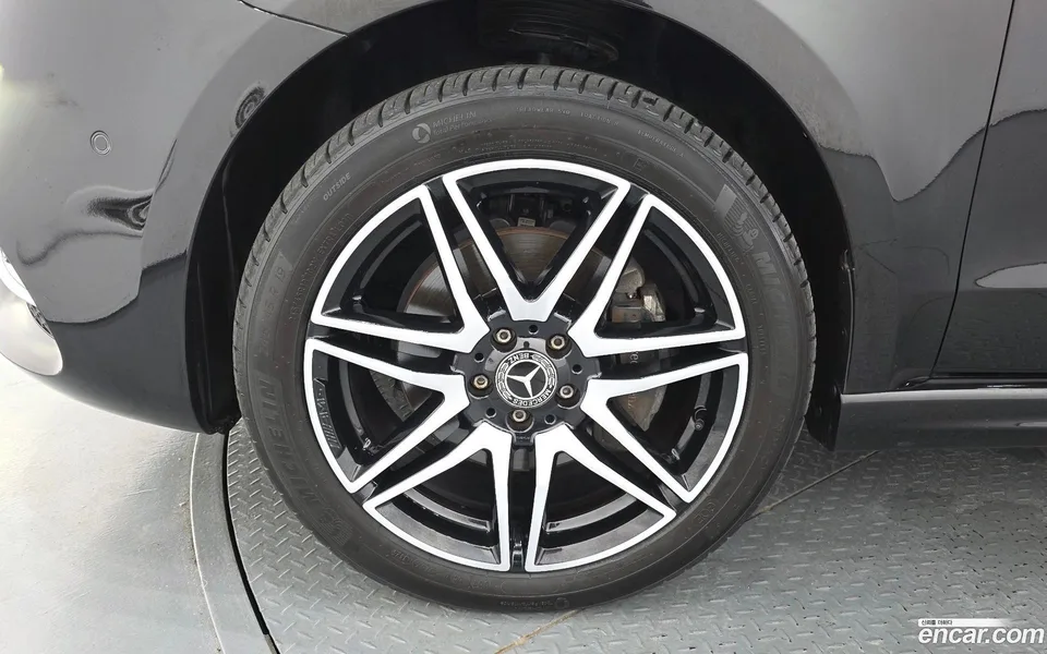 Mercedes-Benz V-Class V300 CDI 2022 — thumbnail 2