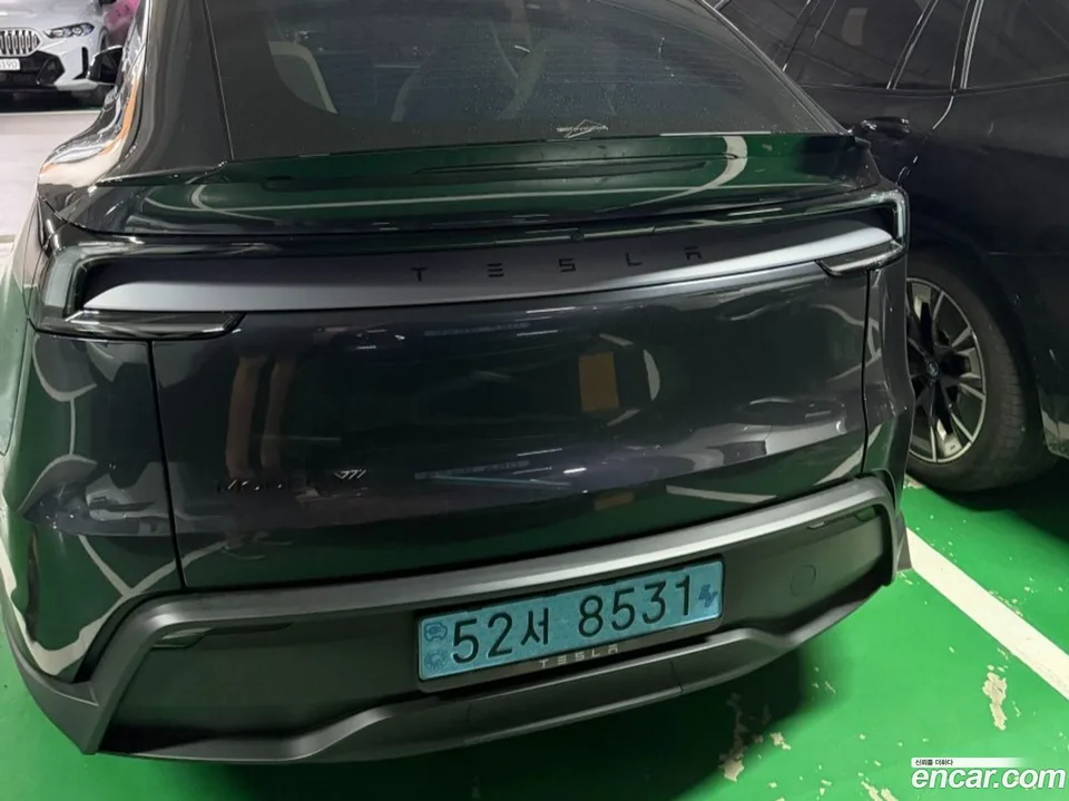 Tesla Model Y L AWD 2026 — thumbnail 3