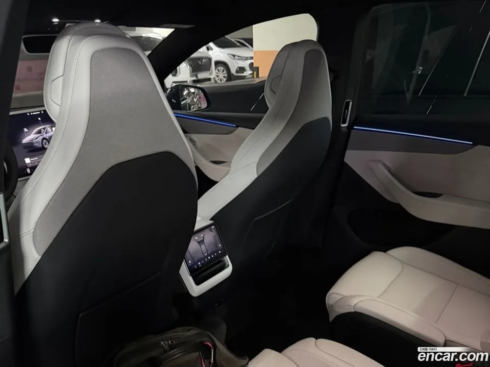 Tesla Model Y L AWD 2026 — thumbnail 4