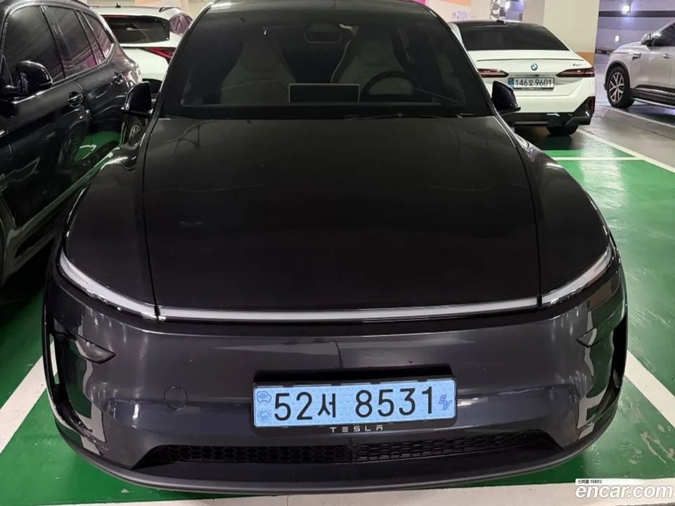 Tesla Model Y L AWD 2026 — photo 1, buy with delivery to Moscow