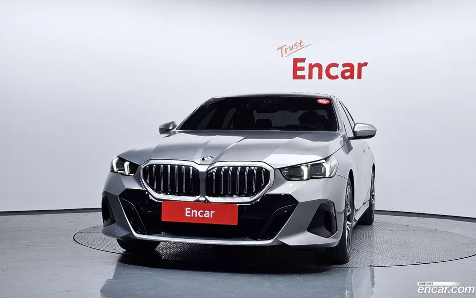 BMW 5 Series 520i M 2025 — thumbnail 3