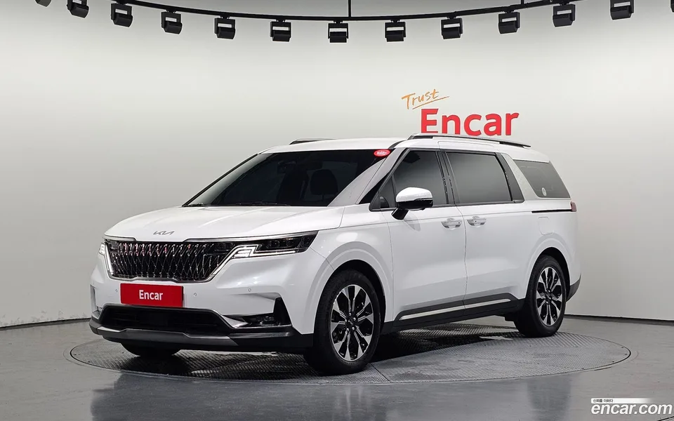 Kia Carnival 9 2023 — photo 1, buy with delivery to Moscow