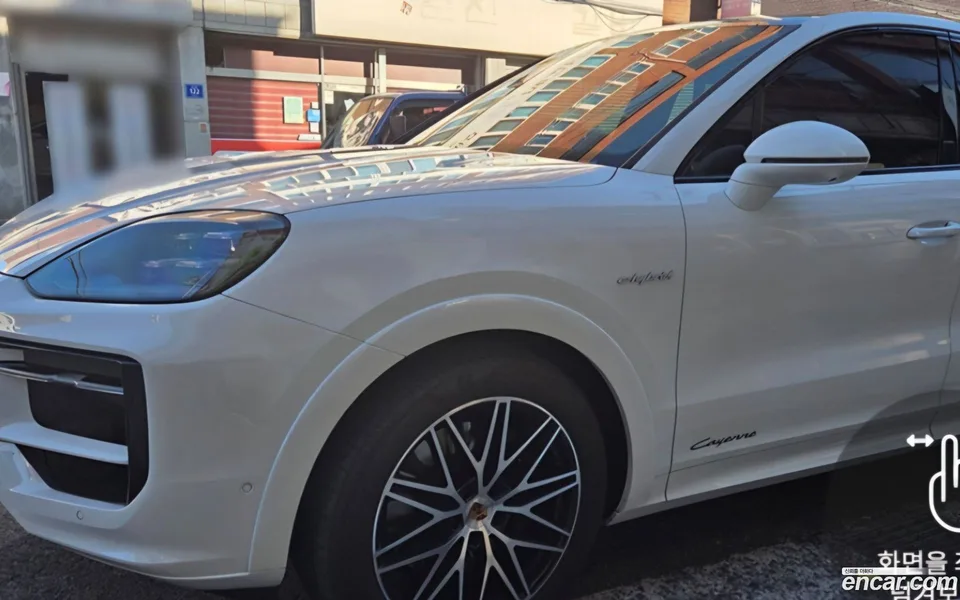 Porsche Cayenne 3.0 E- 2025 — thumbnail 2