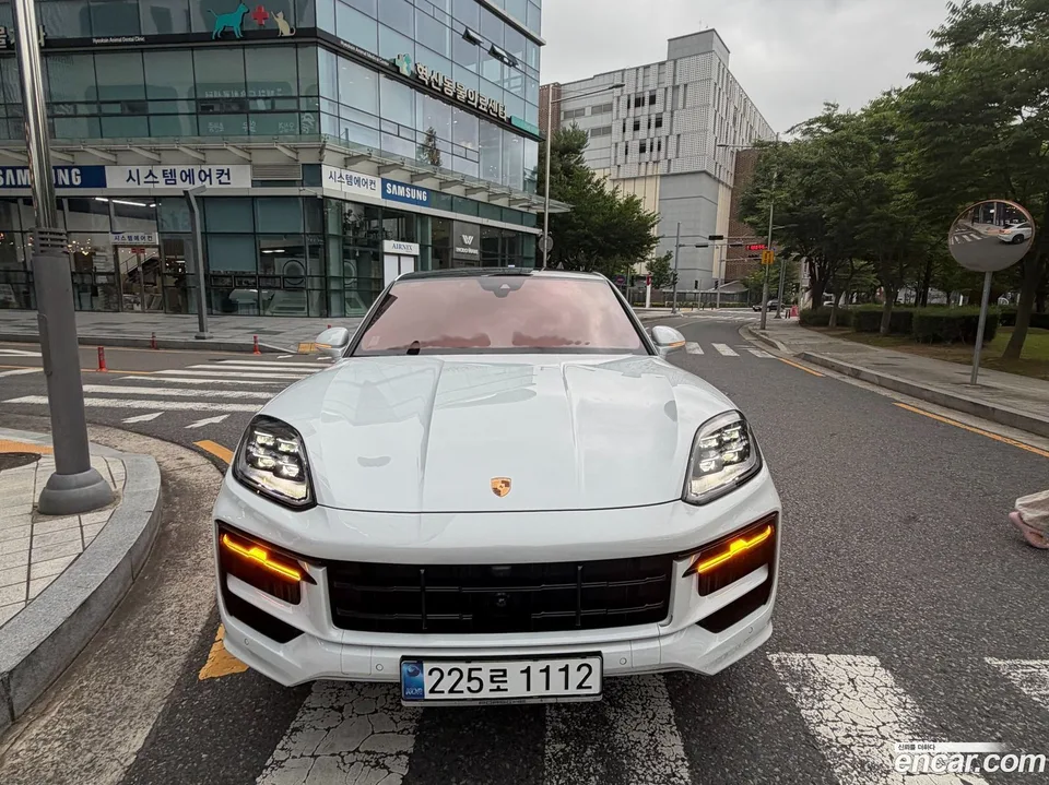 Porsche Cayenne 3.0 E- 2025 — photo 1, buy with delivery to Moscow