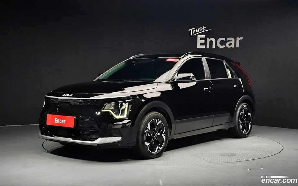 Kia Niro EV 2023 — photo 1, buy with delivery to Moscow