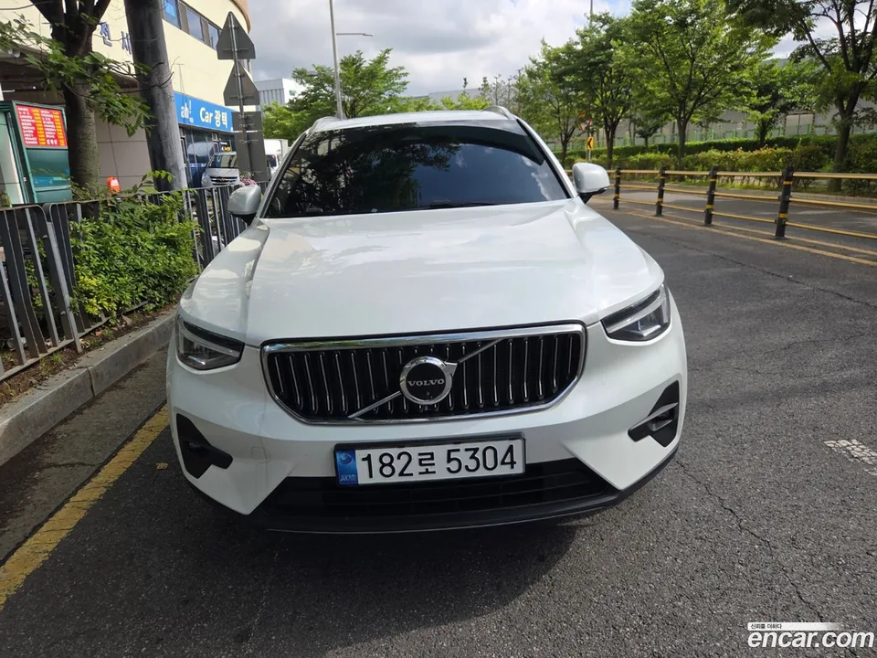 Volvo XC40 B4 2022 — thumbnail 3