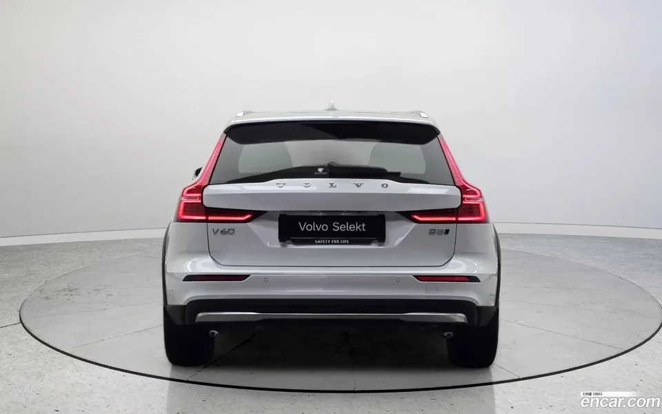 Volvo V60 Cross Country B5 AWD 2024 — thumbnail 5