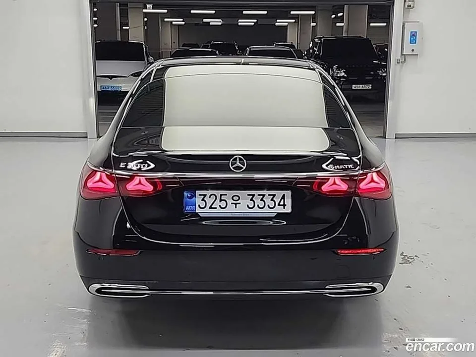 Mercedes-Benz E-Class E300 4MATIC 2025 — thumbnail 3