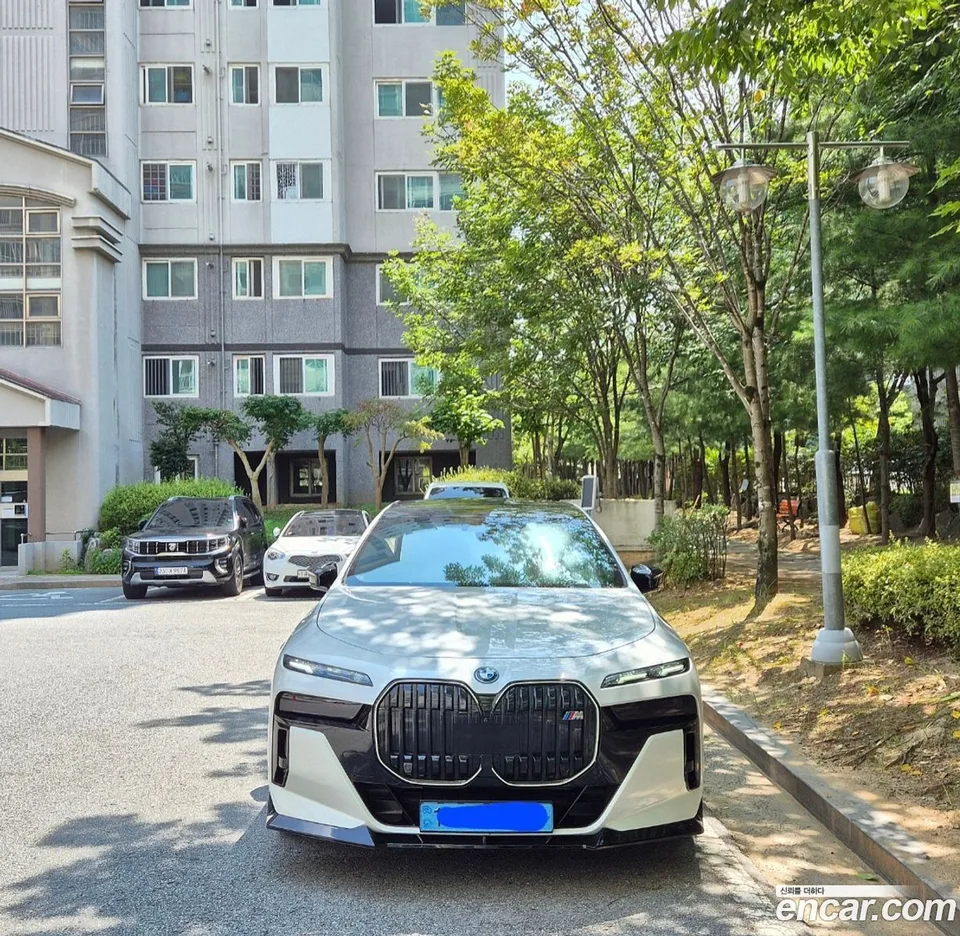 BMW i7 xDrive 60 M 2023 — photo 1, buy with delivery to Moscow
