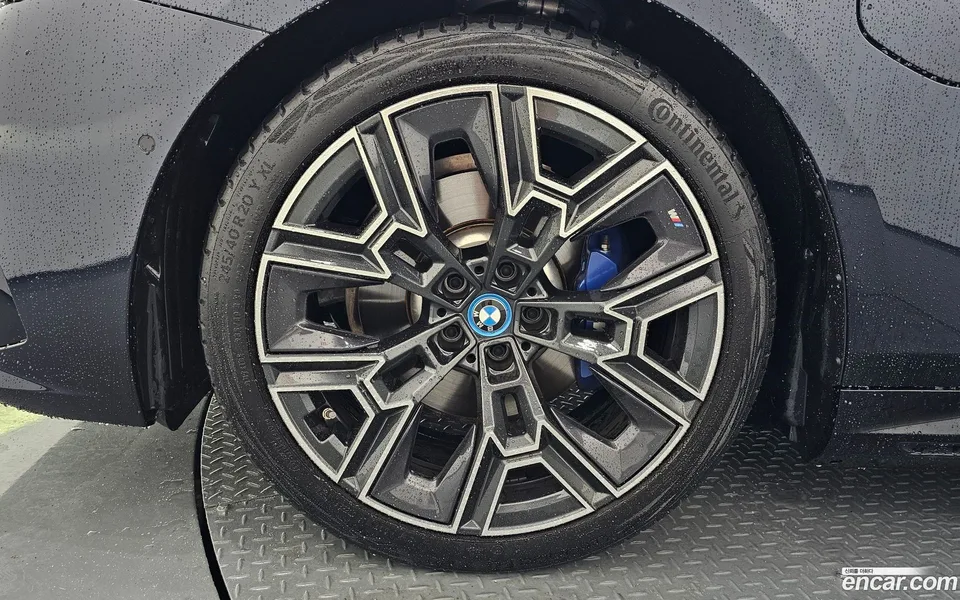 BMW 5 Series 530e M 2025 — thumbnail 2