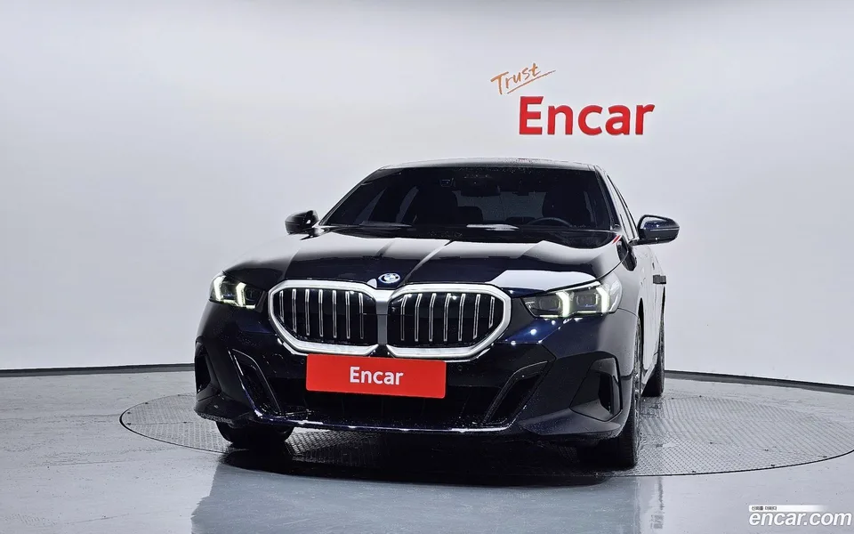 BMW 5 Series 530e M 2025 — thumbnail 3