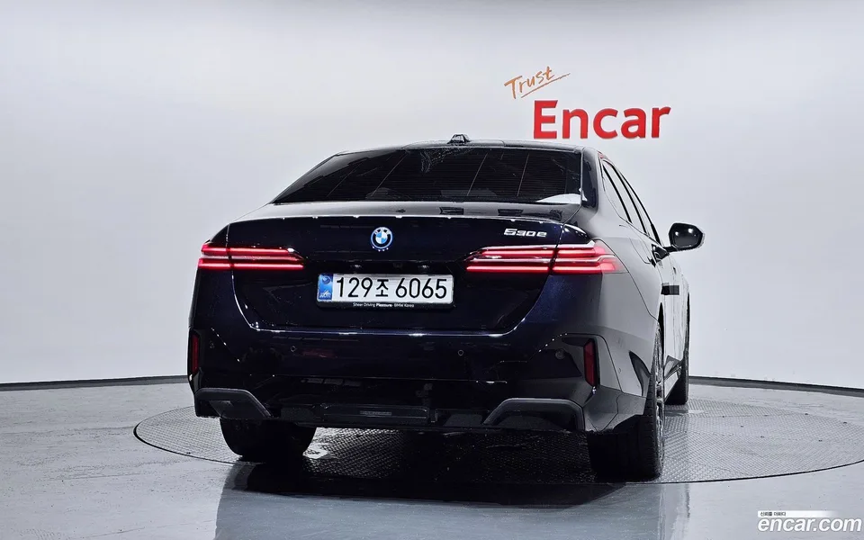 BMW 5 Series 530e M 2025 — thumbnail 4