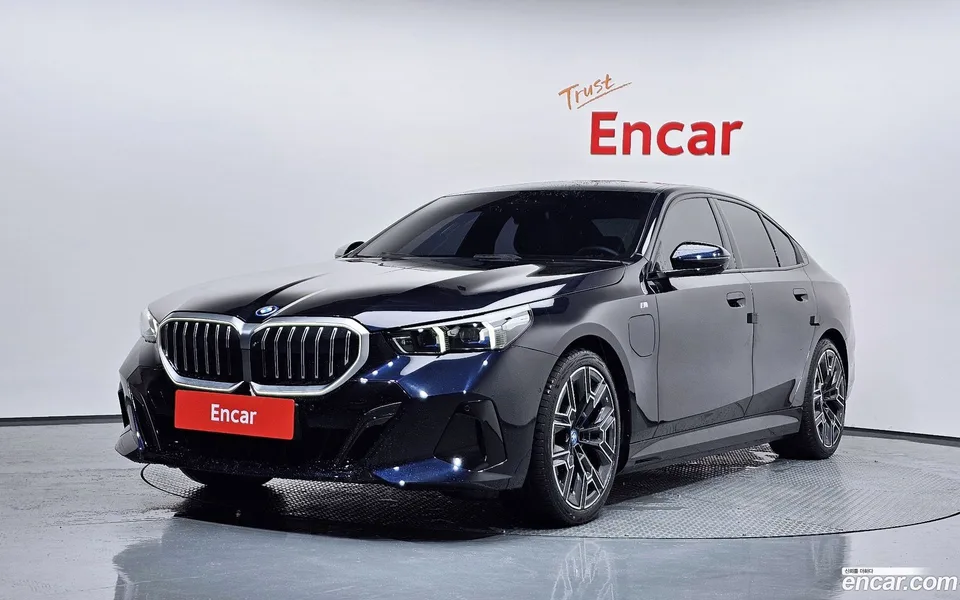 BMW 5 Series 530e M 2025 — photo 1, buy with delivery to Moscow