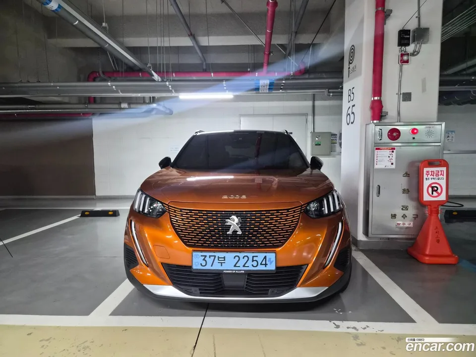 Peugeot e-2008 EV GT 2023 — photo 1, buy with delivery to Moscow