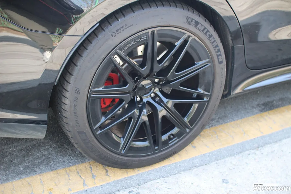 Mercedes-Benz AMG GT 4 43 4MATIC+ 2023 — thumbnail 5